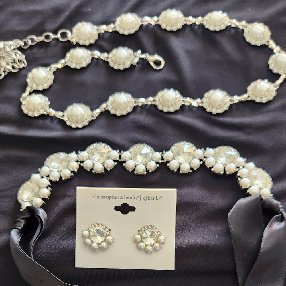 Necklace, pierced earrings & belt